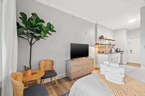 Iron/ironing board, WiFi, bed sheets - Village of SoWal B203 (Seacrest)