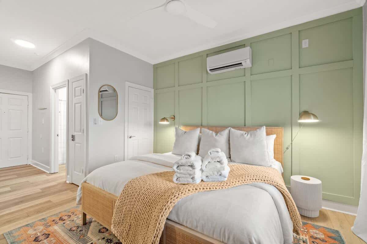 Iron/ironing board, WiFi, bed sheets