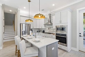 Fridge, microwave, oven, stovetop - Family Coastal Escape (Inlet Beach)