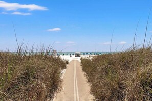 On the beach - Top of the Gulf 607 - Cozy Studio with Gulf View (Panama City Beach)