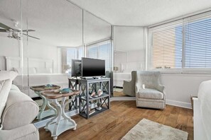1 bedroom, iron/ironing board, WiFi, bed sheets - Top of The Gulf 213 - Beautifully Decorated Studio w/Free Beach Chair Service (Panama City Beach)