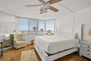 1 bedroom, iron/ironing board, WiFi, bed sheets - Top of The Gulf 213 - Beautifully Decorated Studio w/Free Beach Chair Service (Panama City Beach)