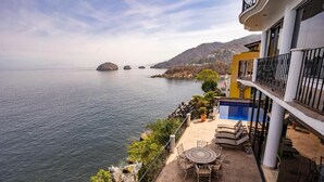 Outdoor dining - Casa Mis Rocas Hotel (Puerto Vallarta)