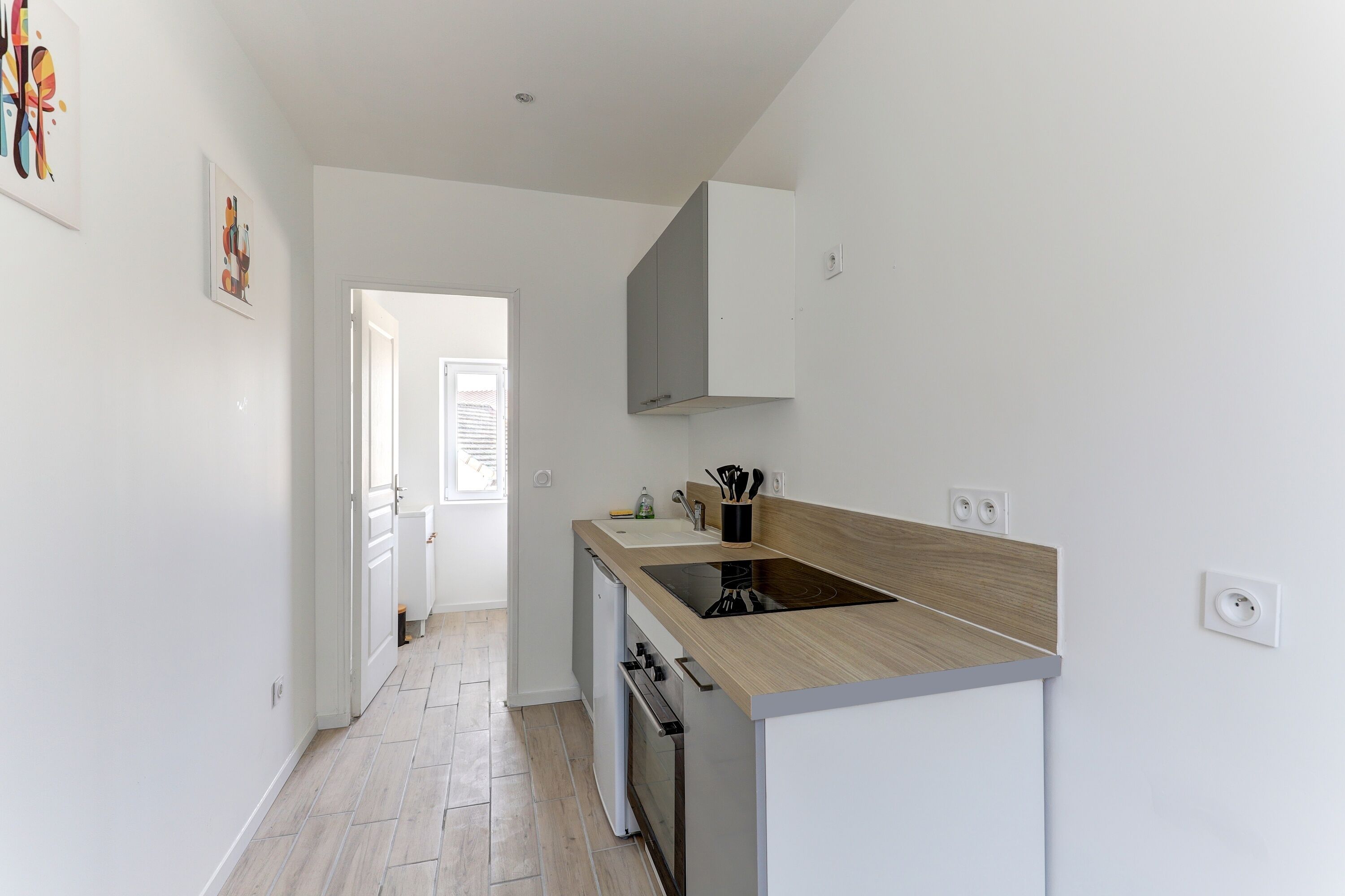 Réfrigérateur, micro-ondes, four, cafetière/bouilloire