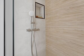 Shower, hair dryer, towels - TBS 339 – Cosy Apartment in Vincennes (Vincennes)