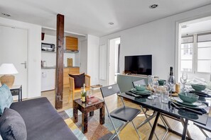 TV - TBS 341 - Superb apartment in Paris (Paris)