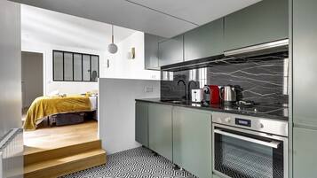 Réfrigérateur, micro-ondes, four, lave-vaisselle