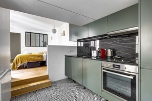 Réfrigérateur, micro-ondes, four, lave-vaisselle