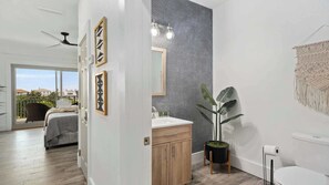 Shower, hair dryer, towels - Inn at Seacrest Beach 408-Perfect Couples Getaway (Panama City Beach)