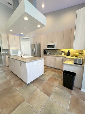 Fridge, microwave, oven, stovetop - Elegant Port Charlotte Oasis: 3BR/3BA Home with Private Heated Pool & Pond View (Port Charlotte)