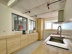 Fridge, microwave, oven, stovetop - ELINA maison de charme à La Flotte (La Flotte)
