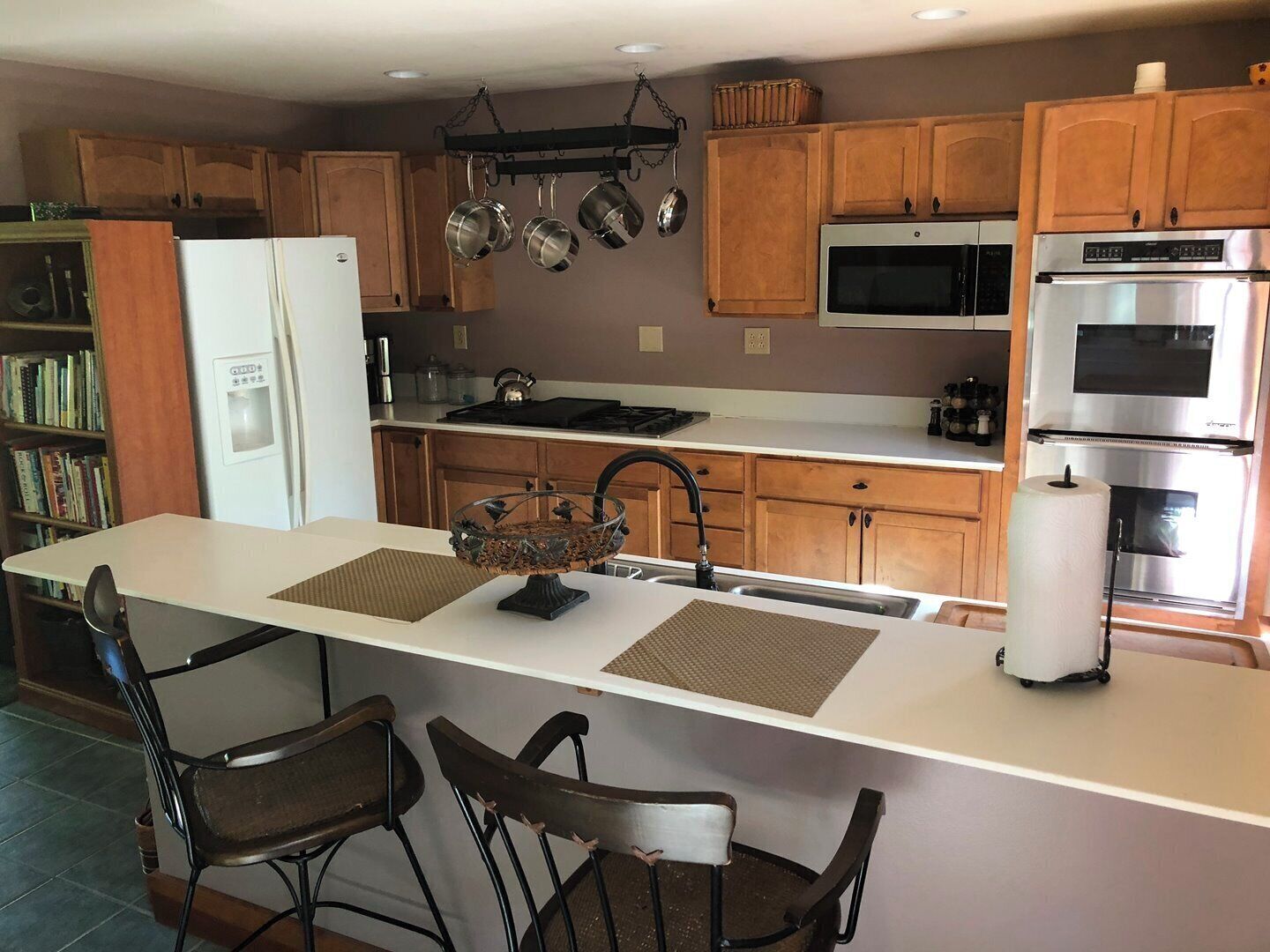 Fridge, stovetop, coffee/tea maker, cookware/dishes/utensils