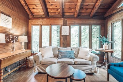 Cozy Pines Family Retreat Charming Treehouse Private Hot Tub