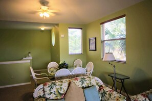 Interior - Top Floor, Bright And Airy Furnished Condo With Pool And Fitness Center (Fort Myers)