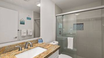 Condo, vista a la alberca | Baño