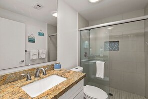 Condo, vista a la alberca | Baño