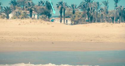 Golf & Beach 1 min away