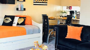 Smart TV, chimenea y impresora