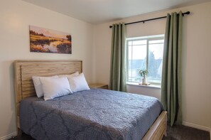 Tabla de planchar con plancha, wifi gratis y ropa de cama