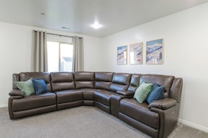 Smart TV, video games - Charming 3-bedroom house in beautiful Providence with AC (Providence)