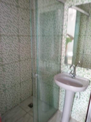 Shower, bidet, toilet paper - House in Guriri for rent (SAO MATEUS)