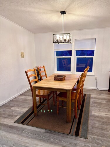 Four Corners Retreat! Spacious 4-bedroom house in Aztec, NM.