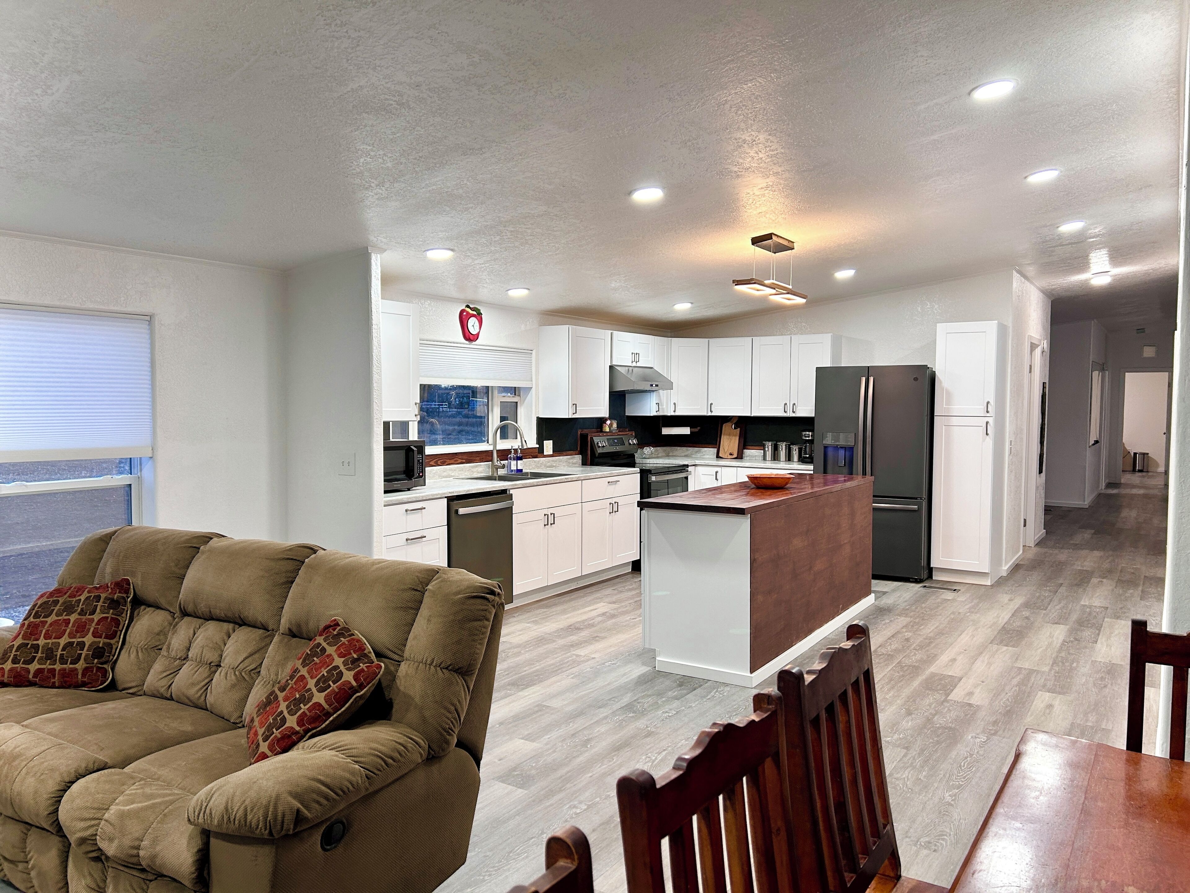 Smart-TV, Kamin, Bücher