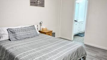 4 bedrooms, desk, free WiFi, bed sheets
