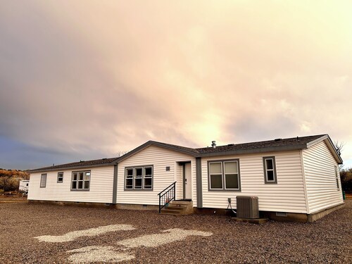 Four Corners Retreat! Spacious 4-bedroom house in Aztec, NM.