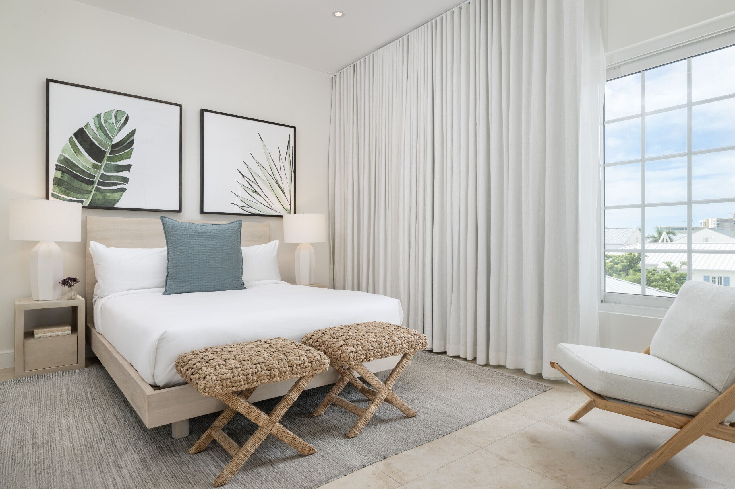 2 chambres, coffre-fort, fer et planche à repasser