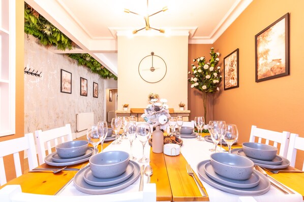 Dining - Open Mind Property - Hot Tub • Garden • 3 Bedroom (Portsmouth)