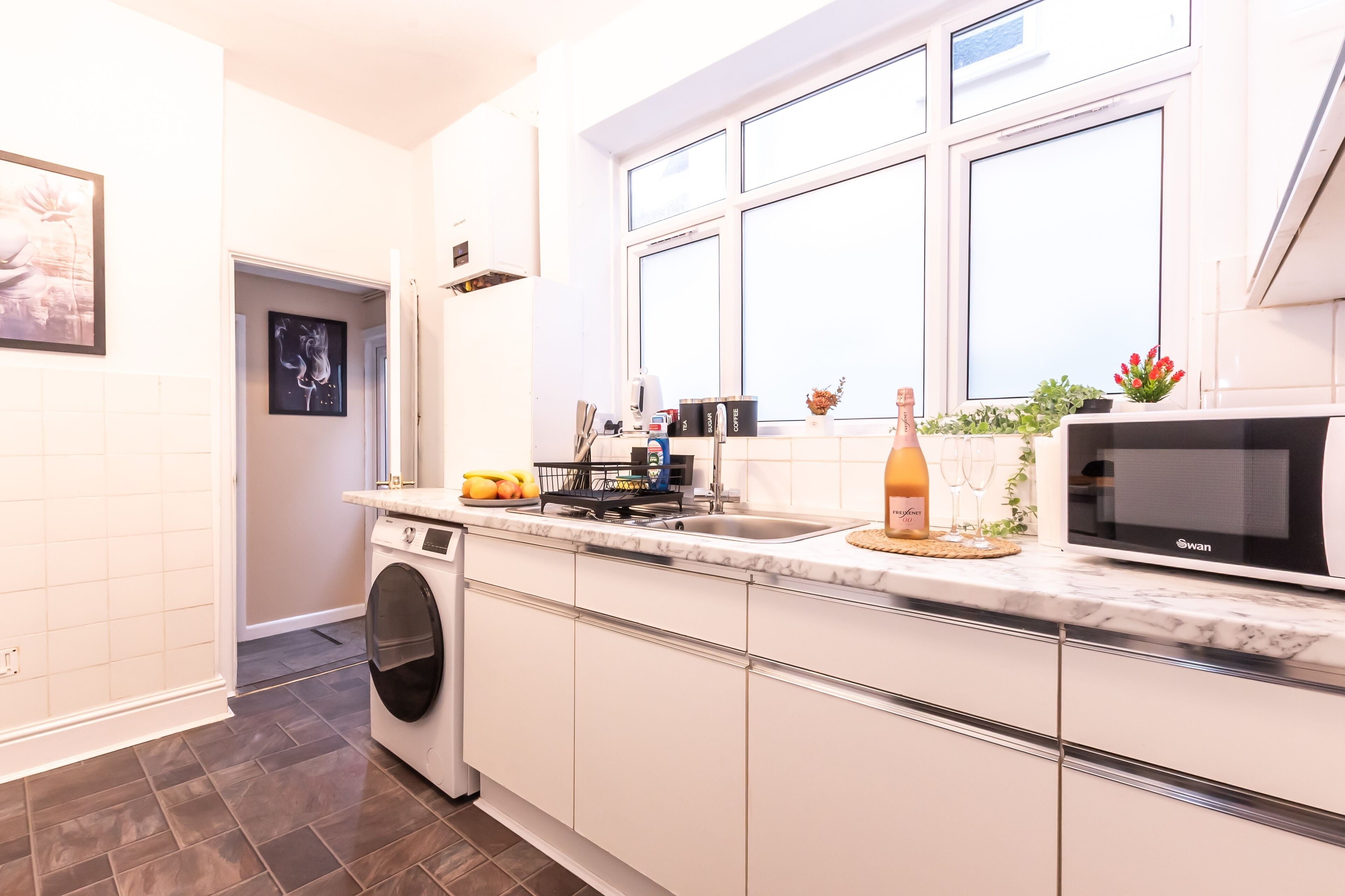 Kühlschrank, Mikrowelle, Ofen, Herdplatte