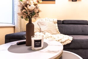 TV - Open Mind Property - Hot Tub • Garden • 3 Bedroom (Portsmouth)