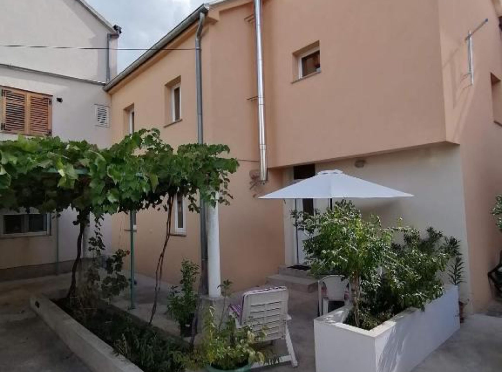 House (Two Bedroom Holiday Home With Terrace) | Exterior