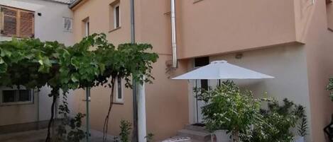 House (Two Bedroom Holiday Home With Terrace) | Exterior