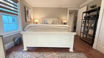 Single Room, 1 Queen Bed, Non Smoking, Microwave