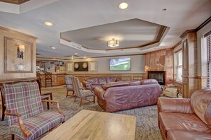 Fernseher, DVD-Player, Arbeitsbereiche