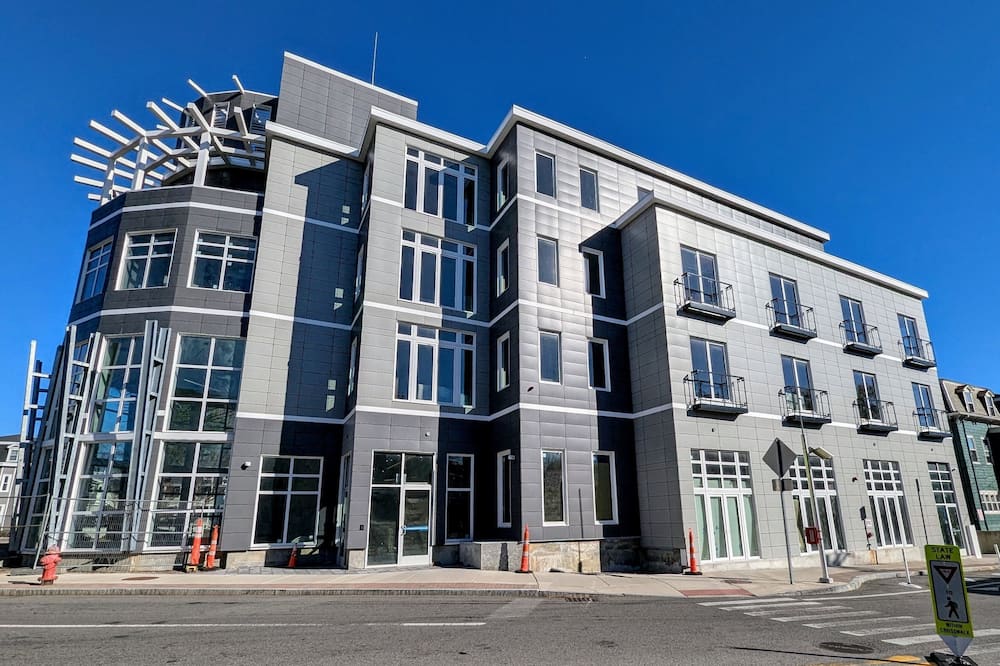 Beacon Suites Hotel