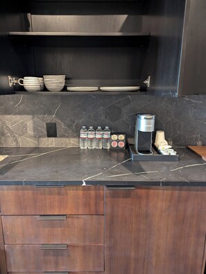 Deluxe Suite, 1 King Bed, City View | Interior - Beacon Suites Hotel (Somerville)