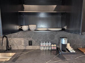 Deluxe Suite, 1 King Bed, City View | Private kitchen | Mini-fridge, microwave, dishwasher, cookware/dishes/utensils - Beacon Suites Hotel (Somerville)