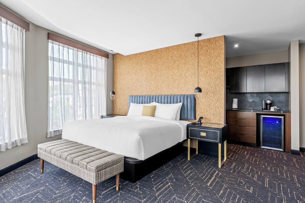 Suite, 1 cama King size, vista a la ciudad | Ropa de cama de alta calidad y camas con pillow-top 
