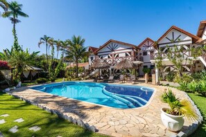 Außenpool, geöffnet von 08:00 Uhr bis 20:00 Uhr, Liegestühle