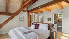 3 bedrooms, iron/ironing board, WiFi, bed sheets - Mountaintop View: Ski Trail Views, Newly Remodeled (Elmore)