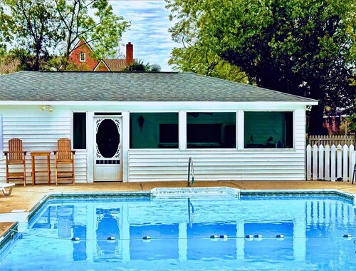 Gorgeous 2-bedroom bungalow with AC in charming Dunn, perfect for relaxing stays