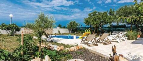 House (Three bedroom Holiday house with pool) | Outdoor pool