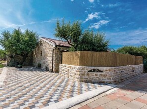 House (Three bedroom Holiday house with pool) | Bahagian luar