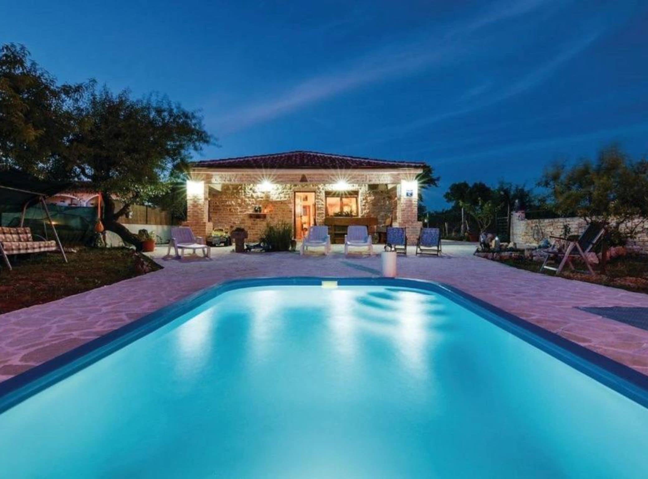 House (Three bedroom Holiday house with pool) | Outdoor pool