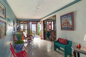 Interior - Artful and Quiet Pause in Santa Tecla + BBQ garden (Santa Tecla)