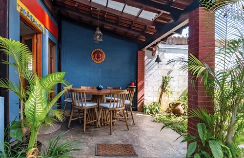 Artful and Quiet Pause in Santa Tecla + BBQ garden