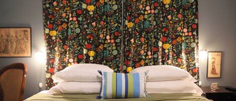 Fer et planche Ă repasser, accĂšs Ă Internet, literie fournie